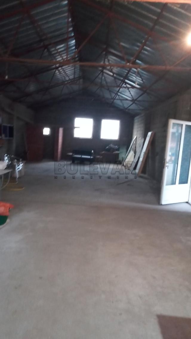 Izdaje se hala u Gornjoj Toponici, 160m21