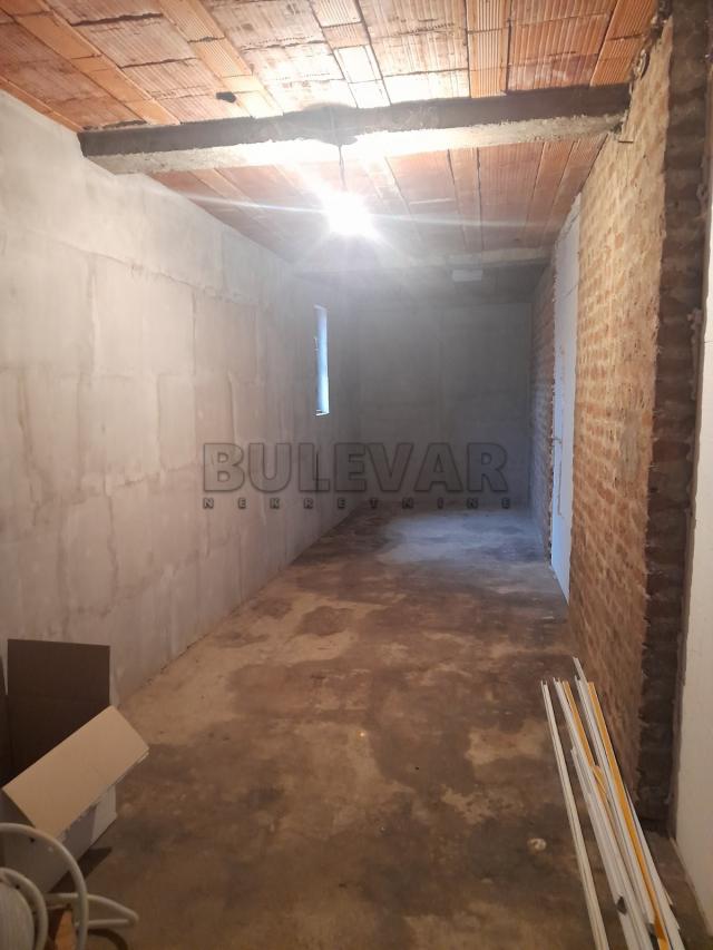 Izdaje se magacin/hala, Donji Matejevac I , 300m2, 500e