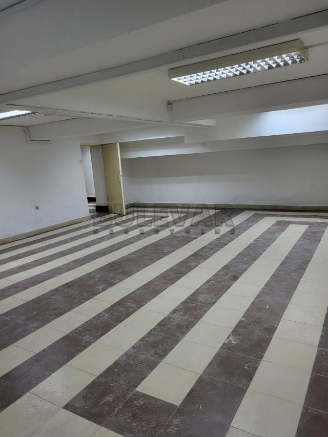 Izdaje se poslovni prostor u centru Pirota, 150m2