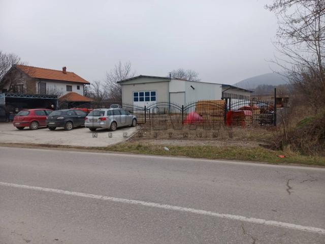 Izdaje se poslovni prostor u Gornjoj Toponici, 400m2