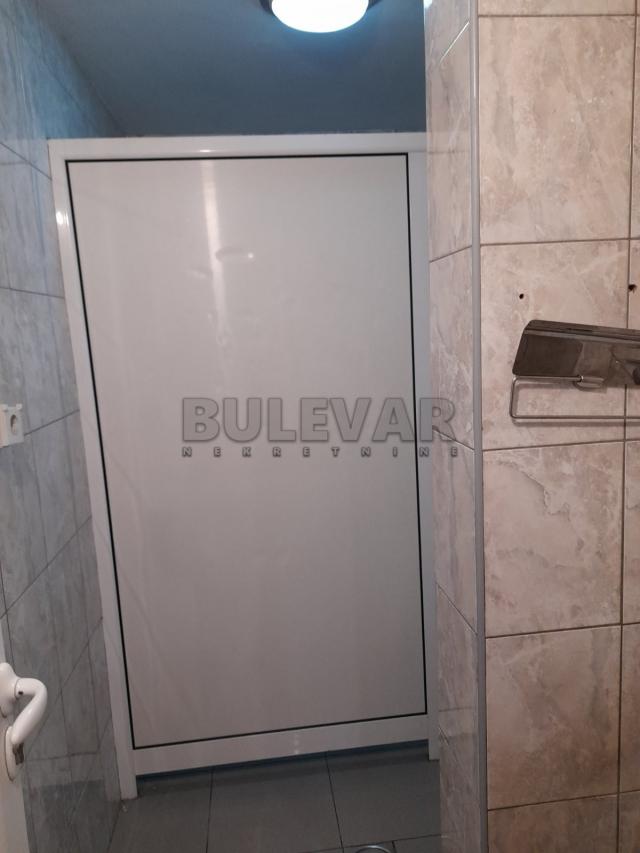 Izdavanje poslovni  prostor 300m2