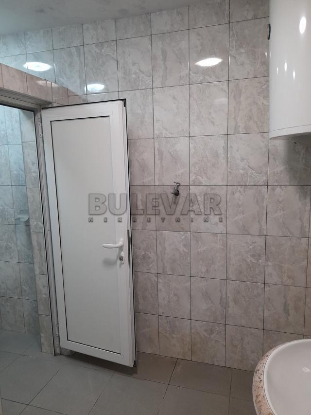 Izdavanje poslovni  prostor 300m2