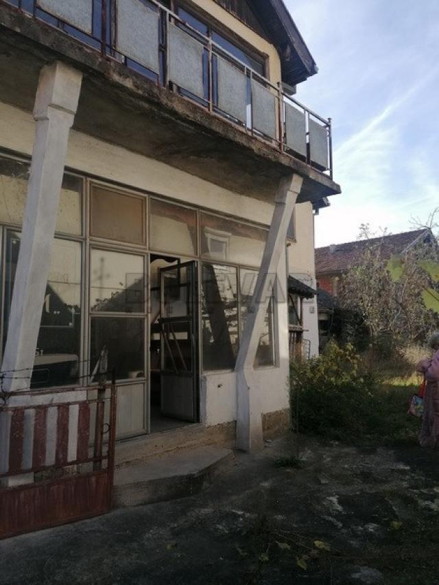 Odlična porodična kuća sa lokalom , Prokuplje, 192m2, plac 359m2