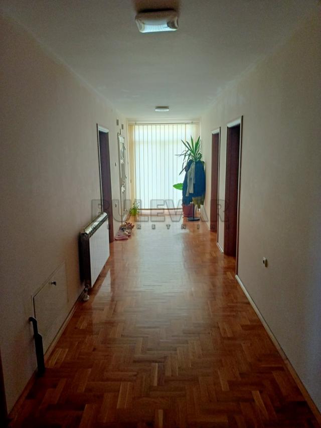 Pasi Poljana, Kuća 250m2, Plac 946m2