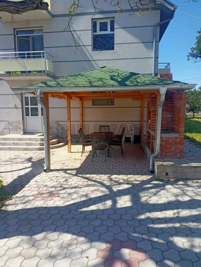 Pasi Poljana, Kuća 250m2, Plac 946m2