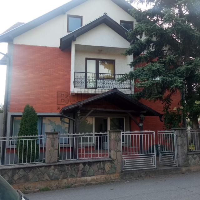 Nekretnina pogodna za stambeni ili poslovni prostor, Ljubine Livade, Kragujevac - površina 389 m2, p