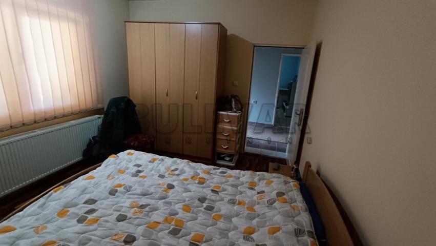 Kuća 200m2, plac 352m2, naselje Hisar