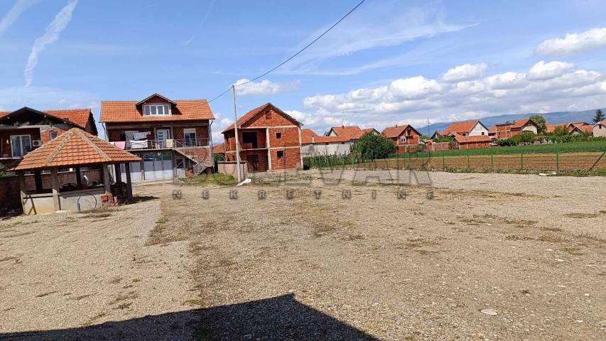 Poslovno-stambeni objekti, 400m2, naselje Bratmilovce