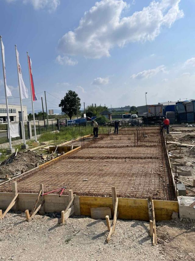 Kragujevac, industrijska zona – građevinsko zemljište 7611 m2, sa priključcima, građevinskom dozvolo