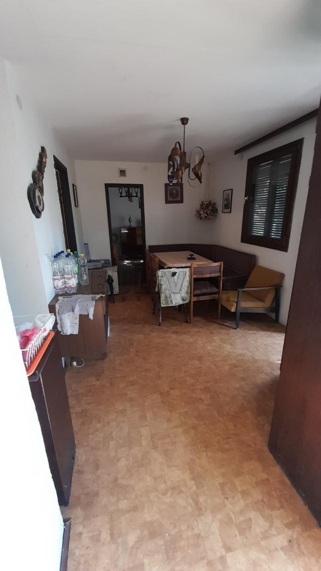 Vikendica na Bovanskom jezeru, odlična lokacija, 55 m2, plac 343 m2