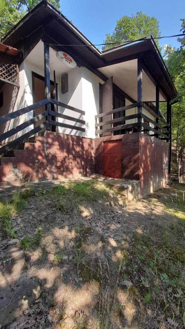 Vikendica na Bovanskom jezeru, odlična lokacija, 55 m2, plac 343 m2