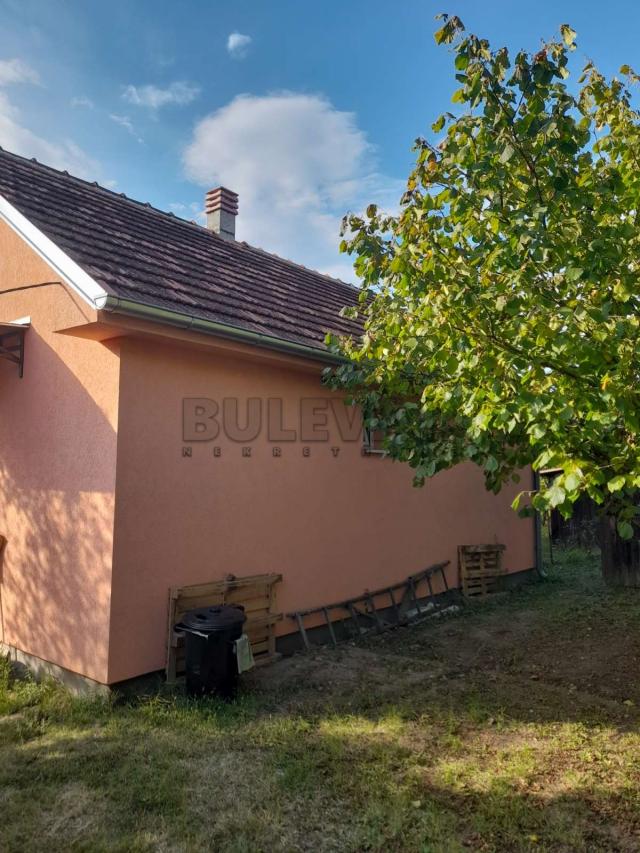 Vikend kuća, Prnjavor, 56m2, plac 8 ari