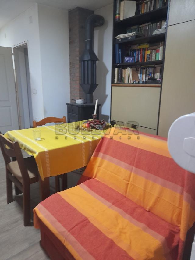 Vikend kuća, Prnjavor, 56m2, plac 8 ari