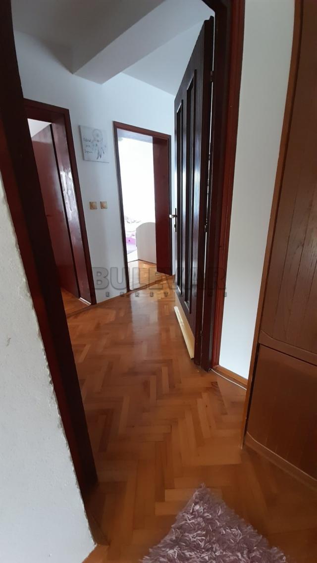 Lepa, kvalitetna  spratna  kuća  u  Belotincu, 230 m2, plac  7800 m2