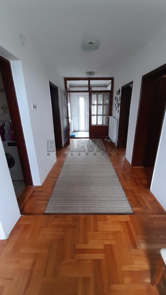 Lepa, kvalitetna  spratna  kuća  u  Belotincu, 230 m2, plac  7800 m2