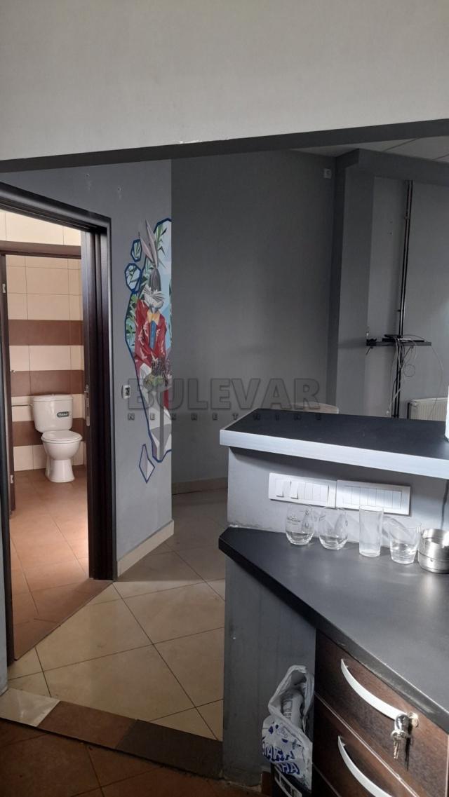 Lokal u centru Kragujevca, površina 79 m2