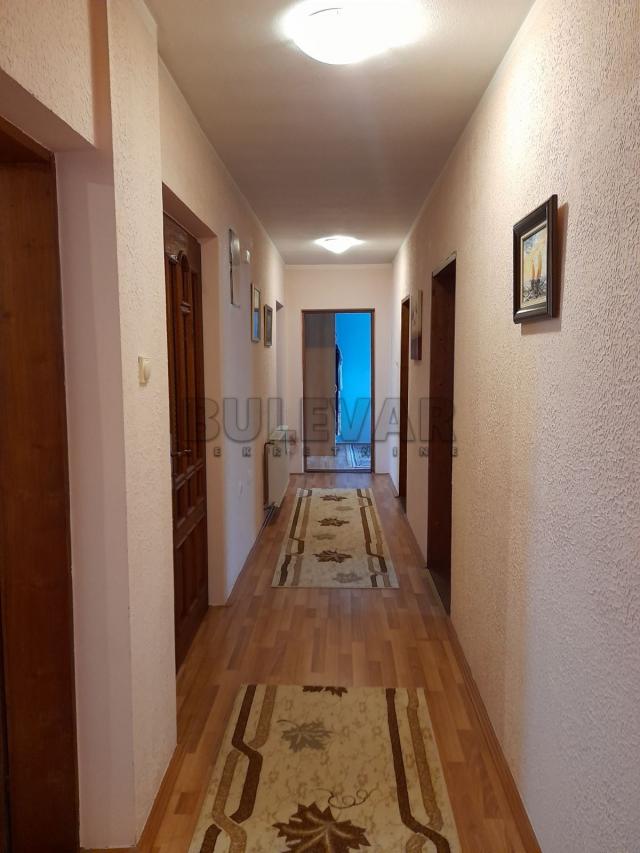 Lepa, nova kuća u Gabrovcu, 420 m2