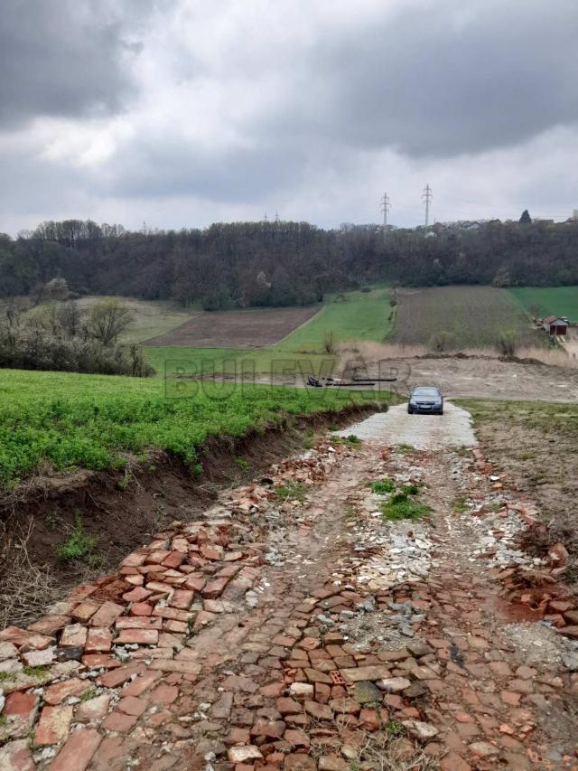 Ilićevo plac 7, 21 ari