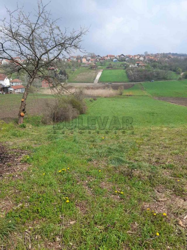 Plac u naselju Ilićevo, 40. 18 ar