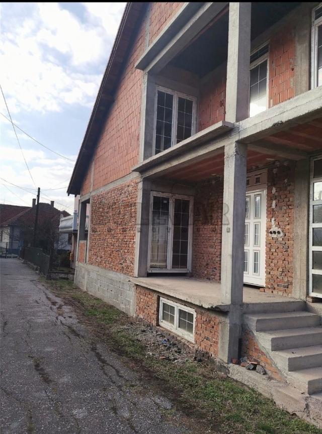 Kuća u Kragujevcu, naselje Pivara, 298 m2, plac 221 m2