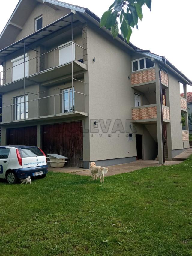 Dve kuće u Kragujevcu, naselje Erdeč, 340 m2 i 105 m2, plac 1042 m2