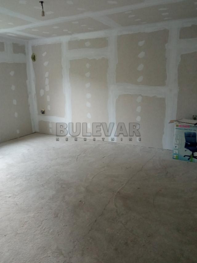 Dve kuće u Kragujevcu, naselje Erdeč, 340 m2 i 105 m2, plac 1042 m2