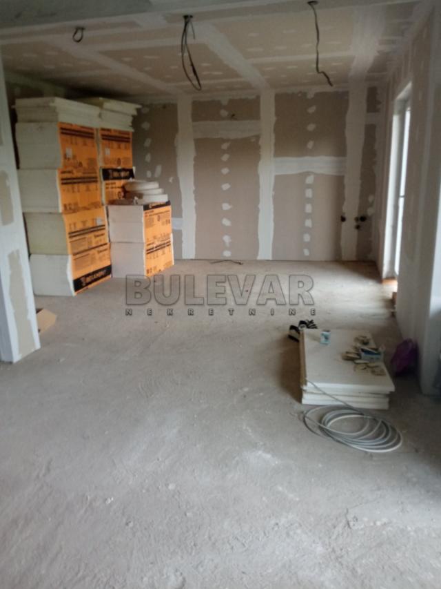 Dve kuće u Kragujevcu, naselje Erdeč, 340 m2 i 105 m2, plac 1042 m2