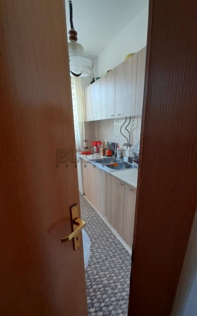 Lepa, novija kuća, 130 m2, plac  698 m2, na ravnom delu  Mramorskog  brda