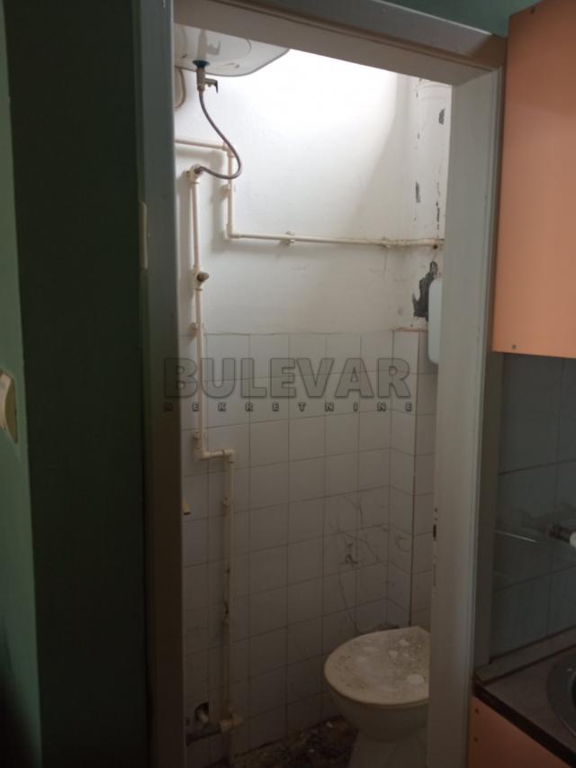 Lokal u Kragujevcu, ulica bivša Glavna– površina 18, 18 m2, 