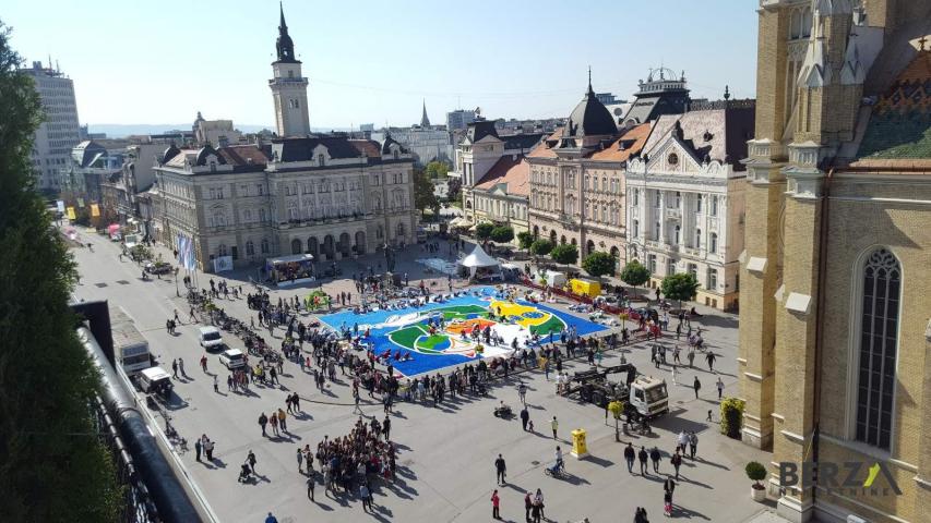 LUX NAMEŠTEN TROSOBAN STAN NA TOP LOKACIJI U STROGOM CENTRU NOVOG SADA