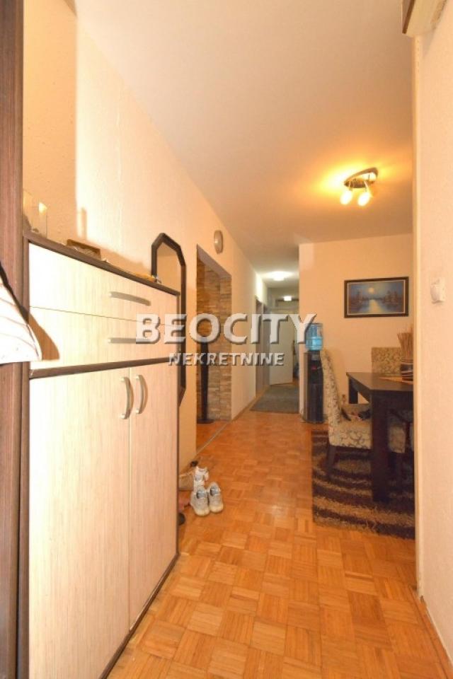 Rakovica, Labudovo brdo, 11. krajiške divizije, 3. 5, 89m2, 185000EUR