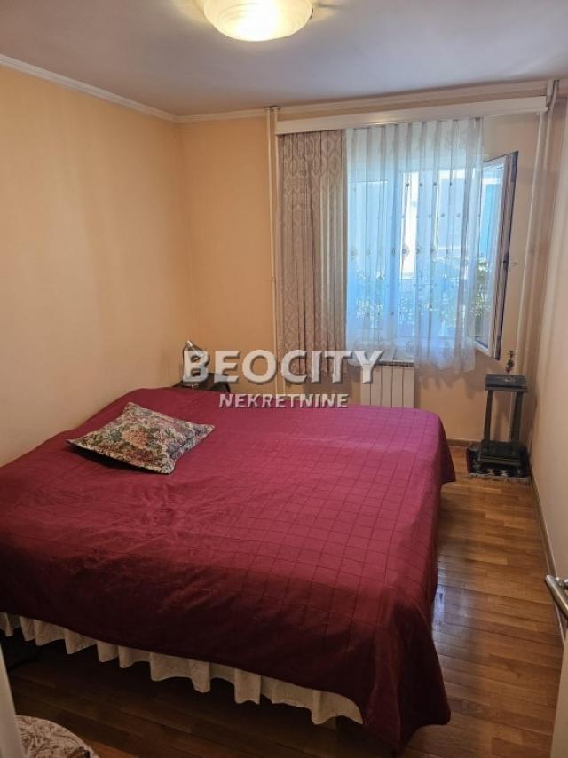 Stari grad, Knez Mihailova, Cara Uroša( do Aprila slobodan), 2. 0, 52m2, 950EUR