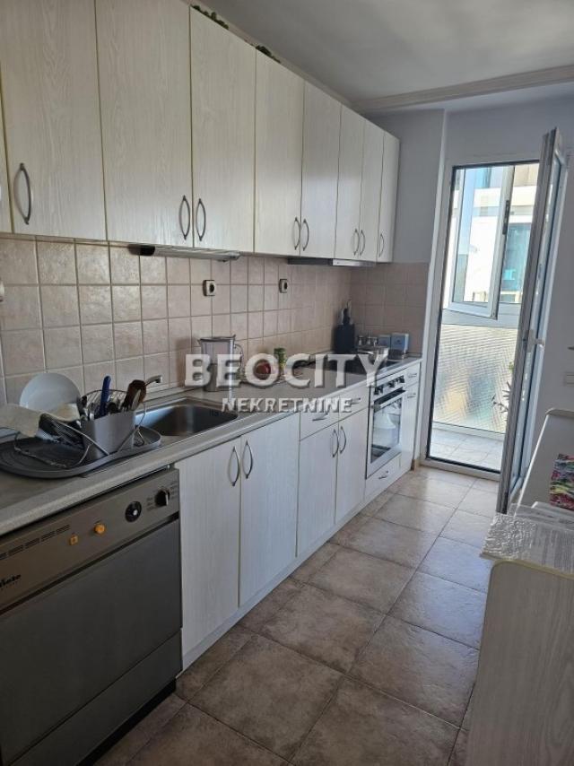 Stari grad, Knez Mihailova, Cara Uroša( do Aprila slobodan), 2. 0, 52m2, 950EUR