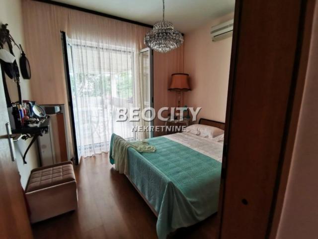 Petrovac, Centar, Stupovi, 6. 0, 181m2, 450000EUR