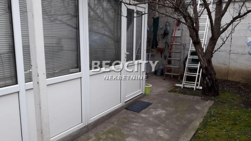 Novi Sad, Centar, Vuka Karadžića, 1. 0, 29m2, 75000EUR