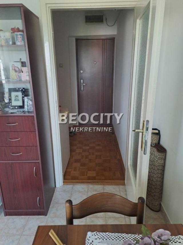 Novi Sad, Novo Naselje, Momčila Tapavice , 1. 0, 35m2, 75000EUR