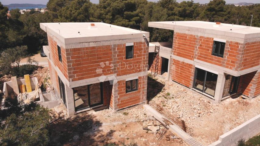 BRODARICA - ŠIBENIK WOHNUNG (S2) IN EINEM DOPPELHAUS IN TOLLER LAGE