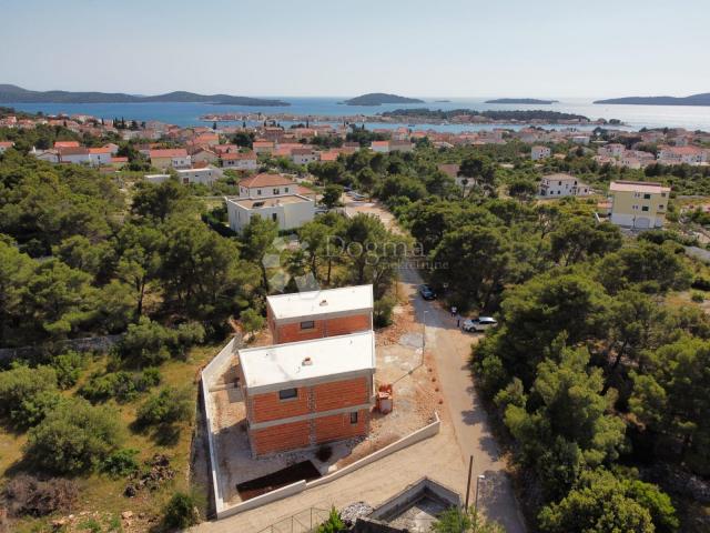 BRODARICA - ŠIBENIK WOHNUNG (S2) IN EINEM DOPPELHAUS IN TOLLER LAGE