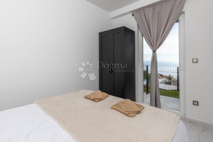 OPATIJA, STAN S POGLEDOM, ukupno 153 m2