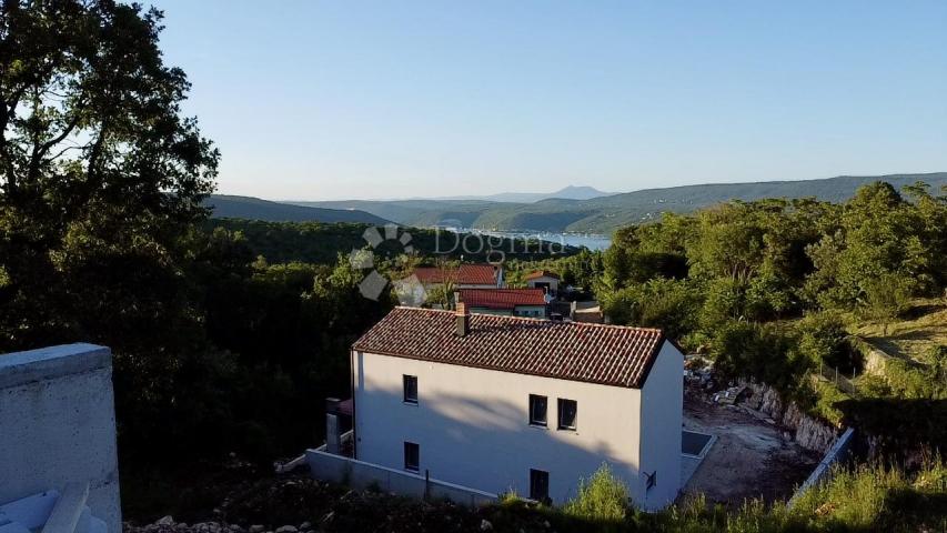 KUĆA SA PREKRASNIM POGLEDOM NA MORE