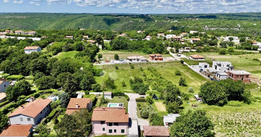 SAMO U PONUDI DOGMA NEKRETNINA! KUĆA SA 3 STANA I BAZENOM NA TOP LOKACIJI