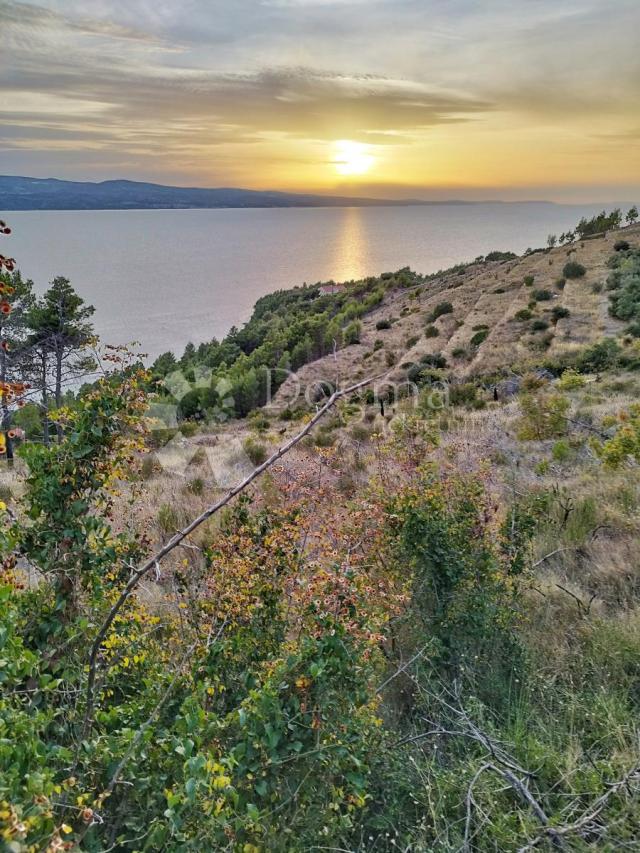 Land Stanići, Omiš, 2.200m2