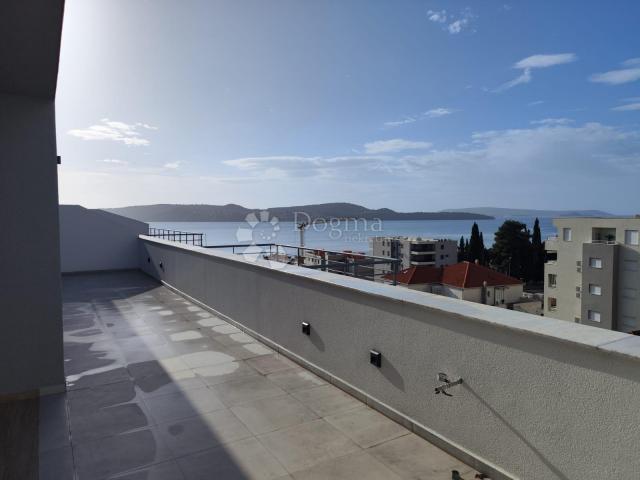 TROGIR-PENTHOUSE S ČAROBNIM POGLEDOM S47