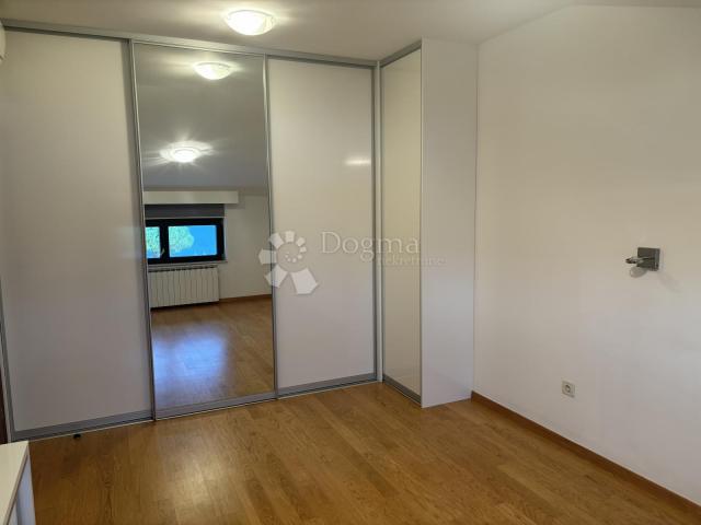 Flat Lovran, 111,89m2