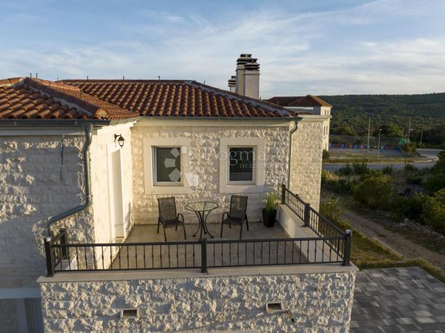 DUBRAVA NEAR ŠIBENIK - BEAUTIFUL VILLA WITH POOL, 282 m2