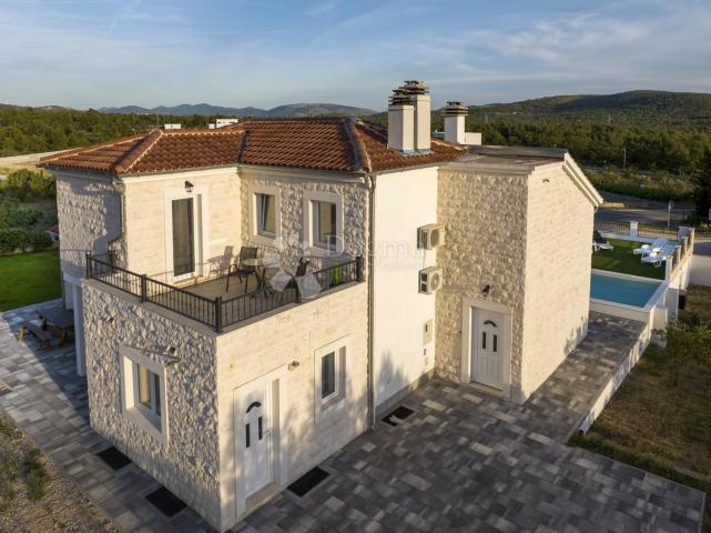 DUBRAVA NEAR ŠIBENIK - BEAUTIFUL VILLA WITH POOL, 282 m2