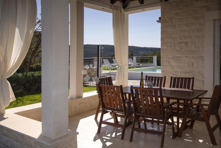 DUBRAVA NEAR ŠIBENIK - BEAUTIFUL VILLA WITH POOL, 282 m2