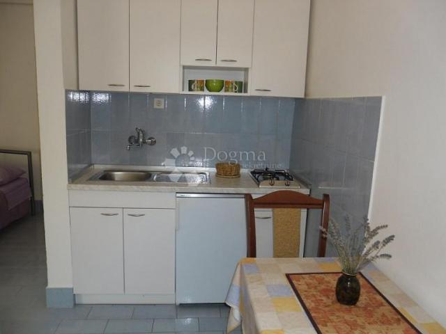 BRODARICA, ŠIBENIK  3 studio apartmana blizu plaže