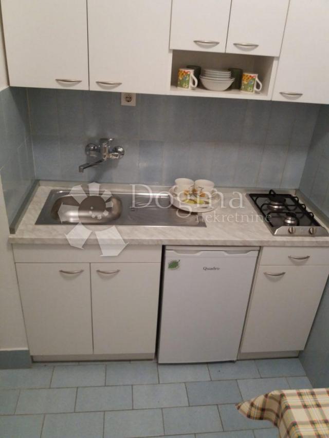 BRODARICA, ŠIBENIK  3 studio apartmana blizu plaže