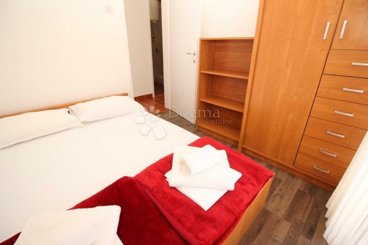 Baška - kuća s 4 apartmana za najam ! Rijetkost !